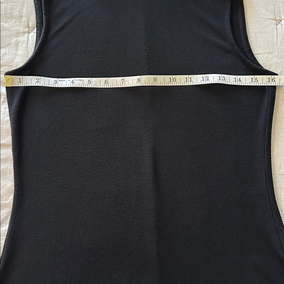 Banana Republic Black Sleeveless Turtleneck - Picture 3 of 5